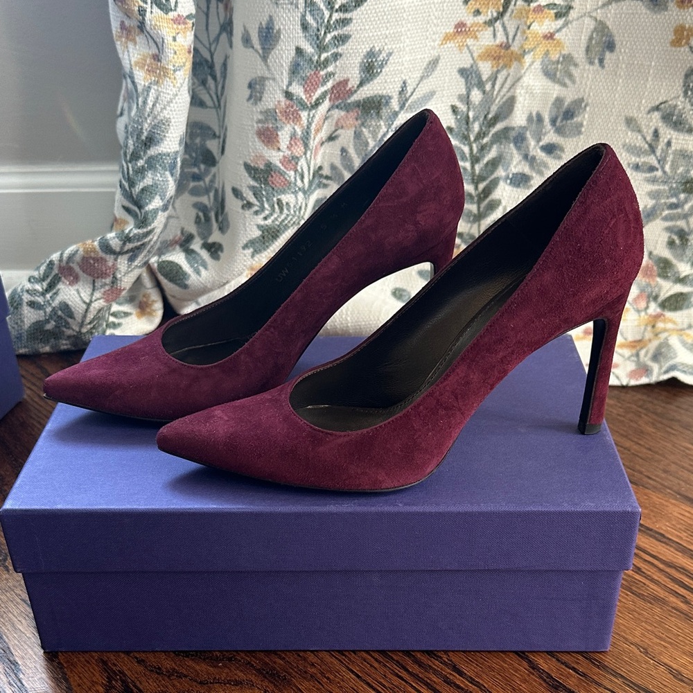 Stuart Weitzman: HEIST Suede Heels (size 5.5)